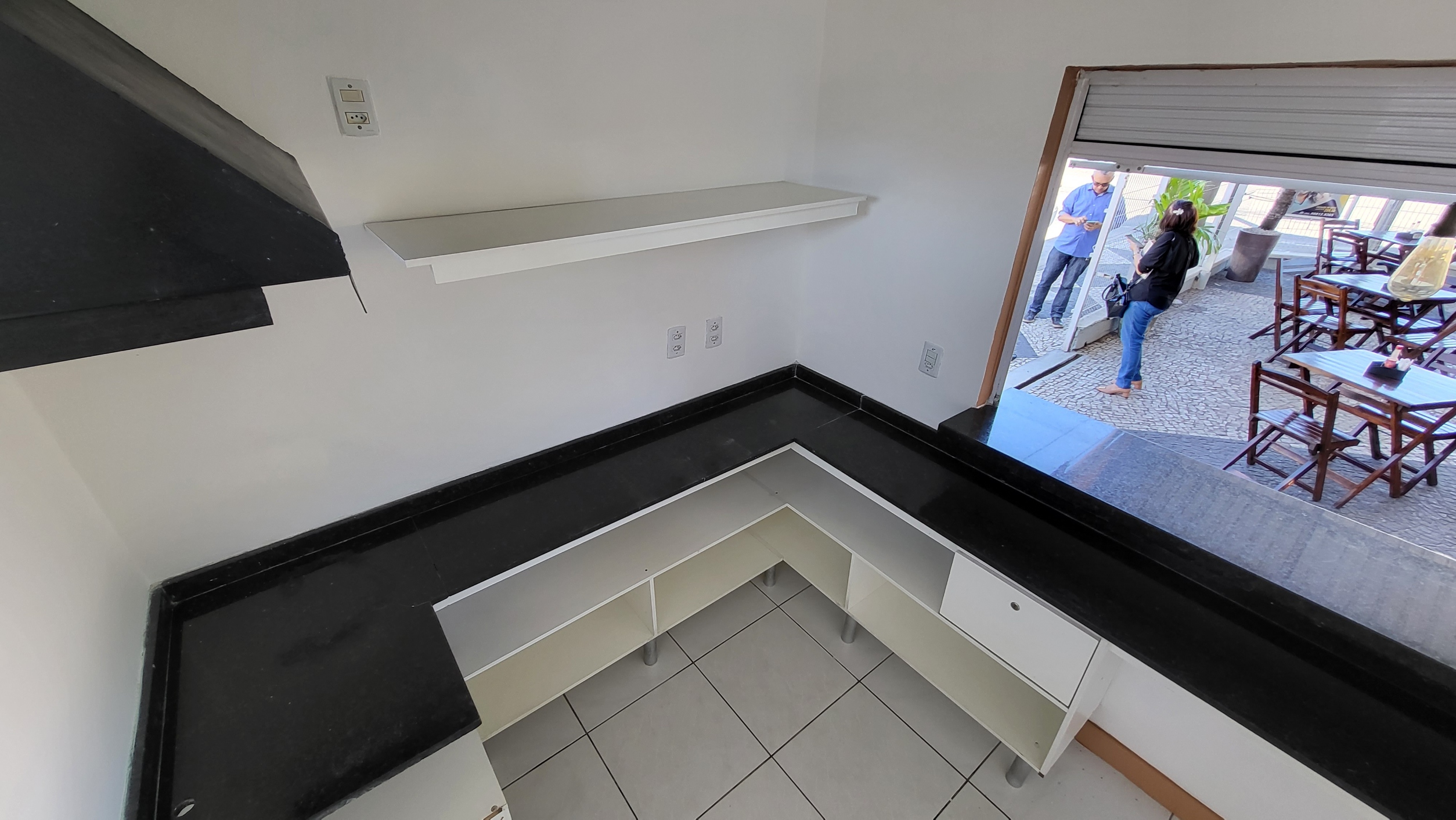 Loja em container no Cambeba (LJ 01)