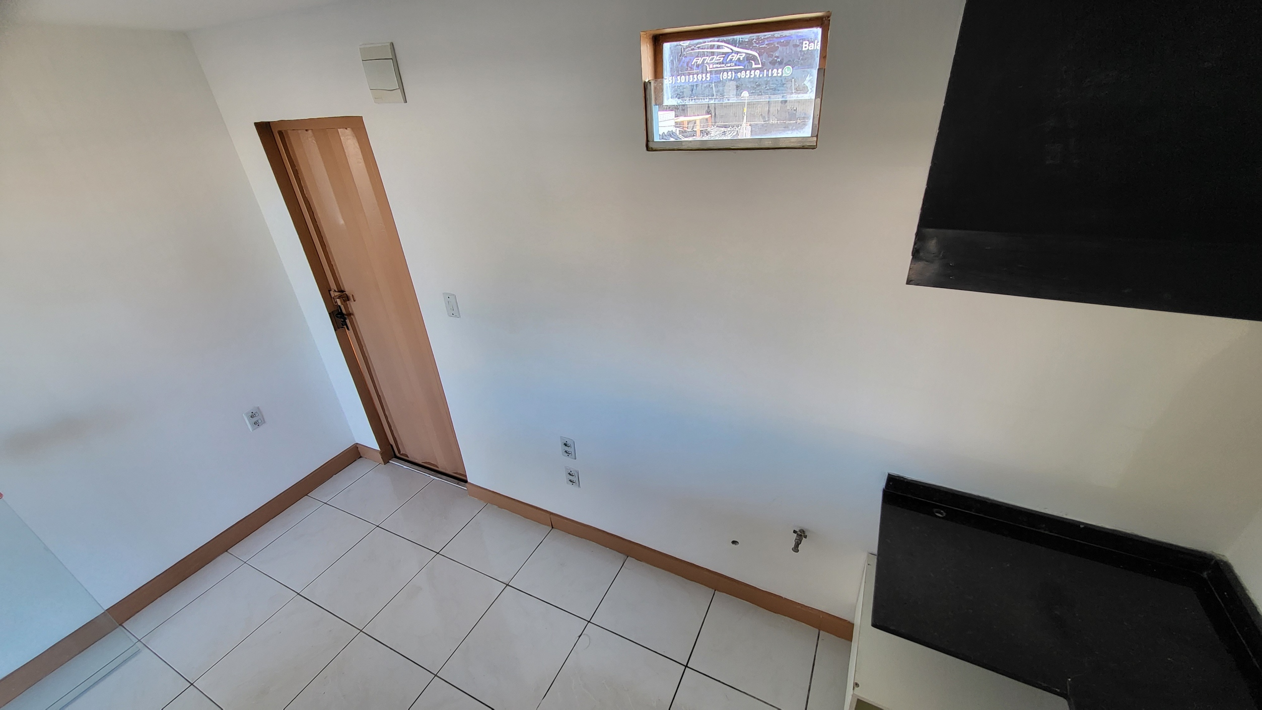 Loja em container no Cambeba (LJ 01)