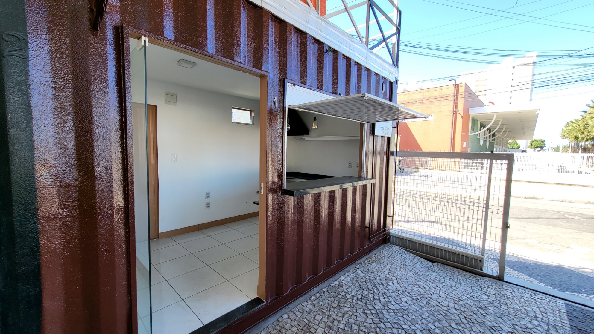 Loja em container no Cambeba (LJ 01)