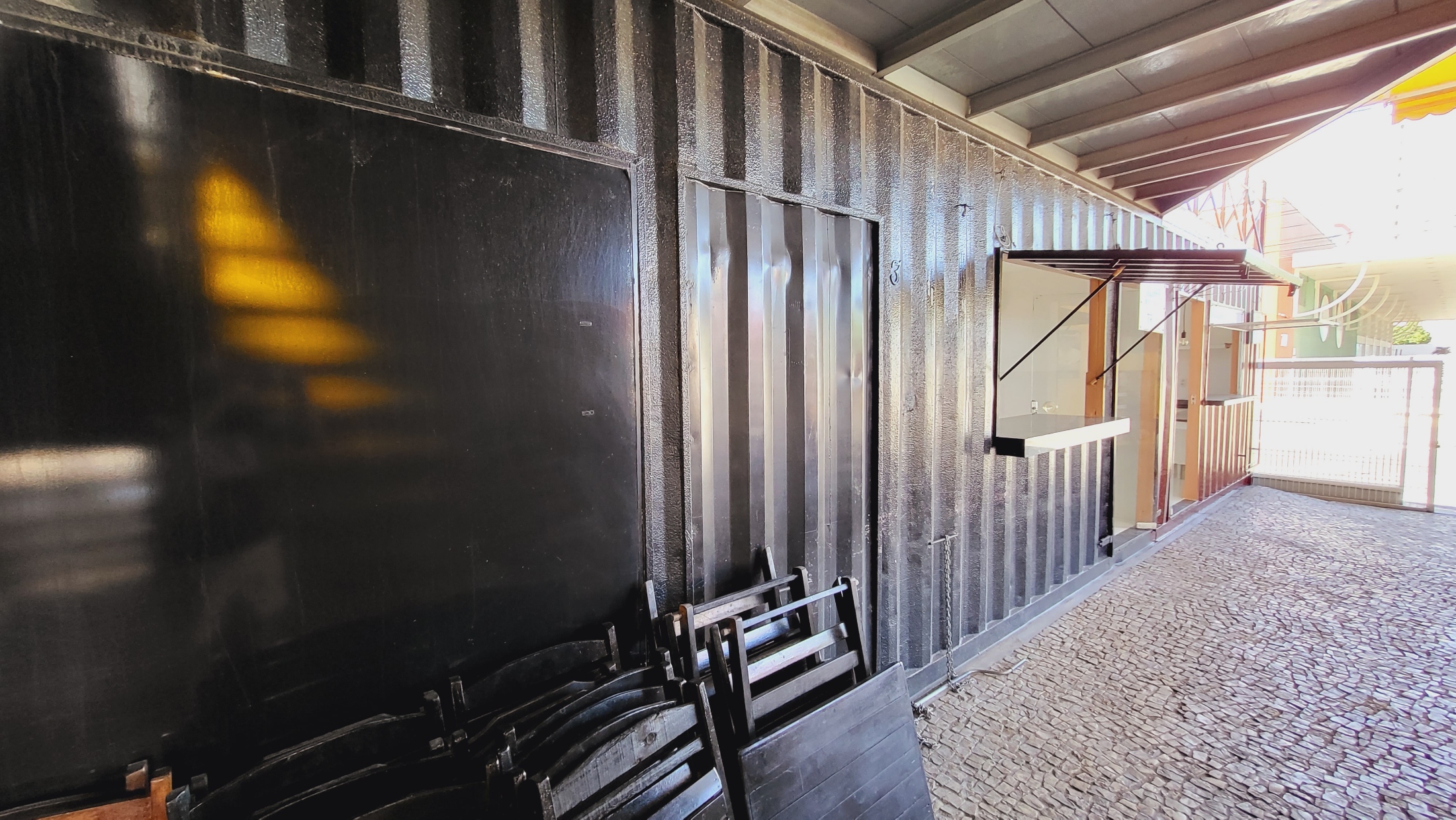 Loja em container no Cambeba (LJ 02 e 03)