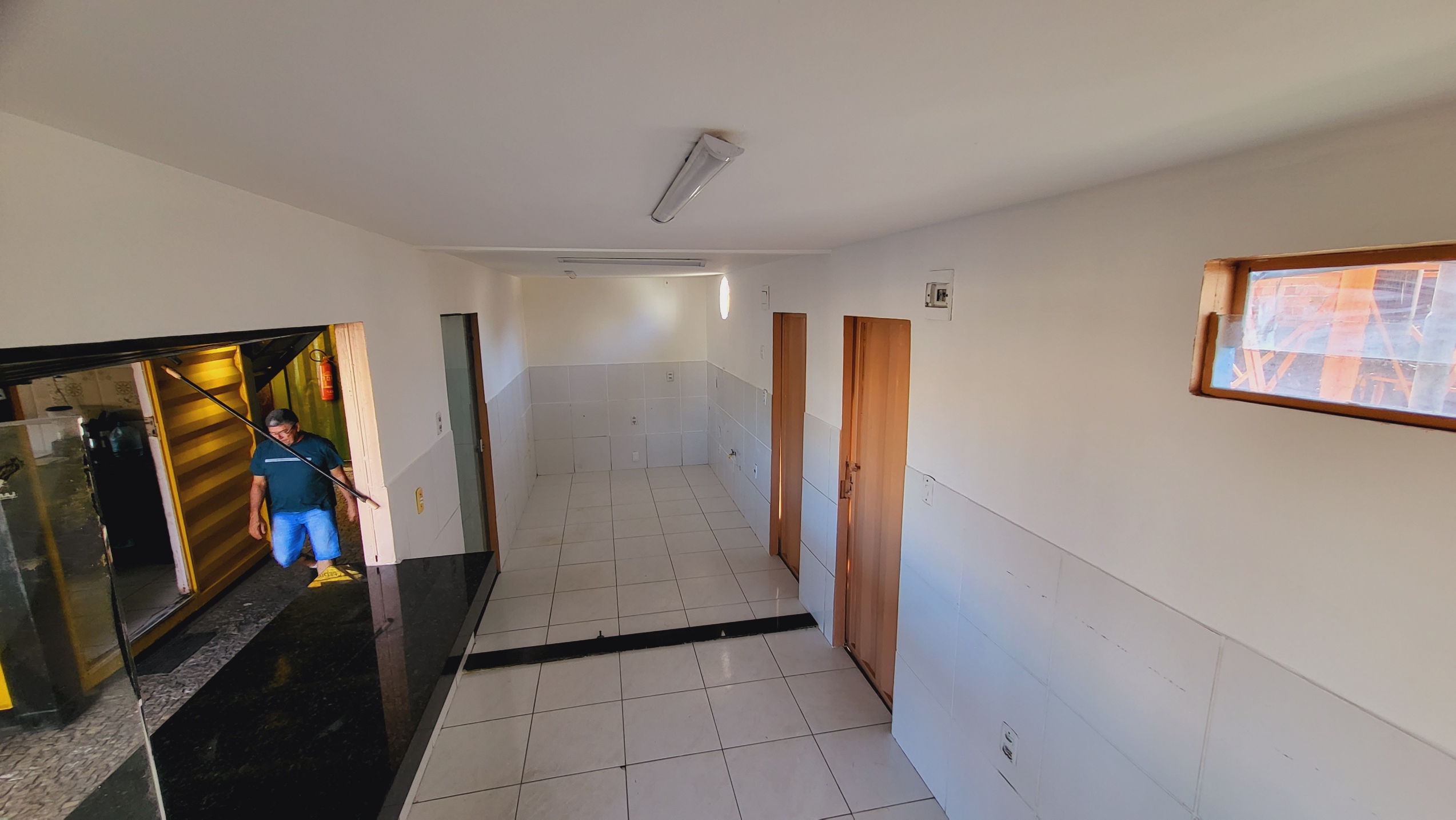 Loja em container no Cambeba (LJ 02 e 03)