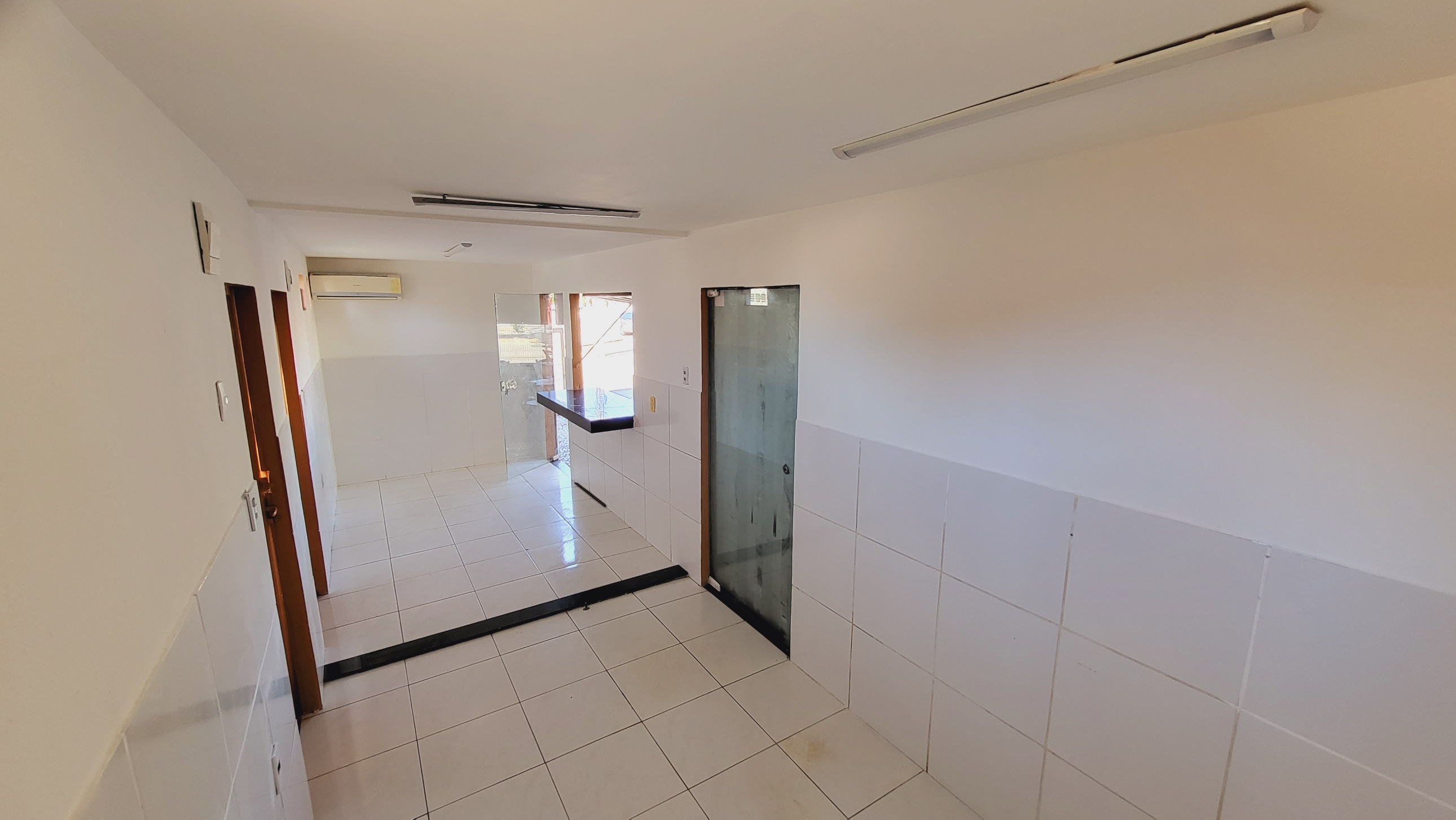 Loja em container no Cambeba (LJ 02 e 03)