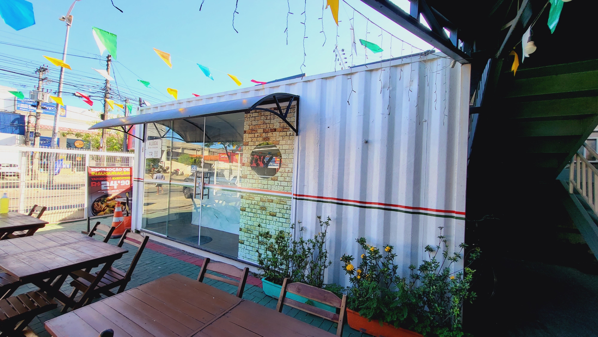 Loja em container na Oliveira Paiva (LJ 01)