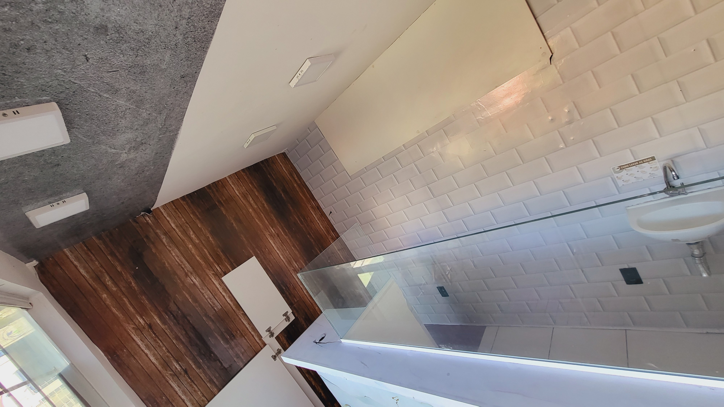 Loja em container na Oliveira Paiva (LJ 01)