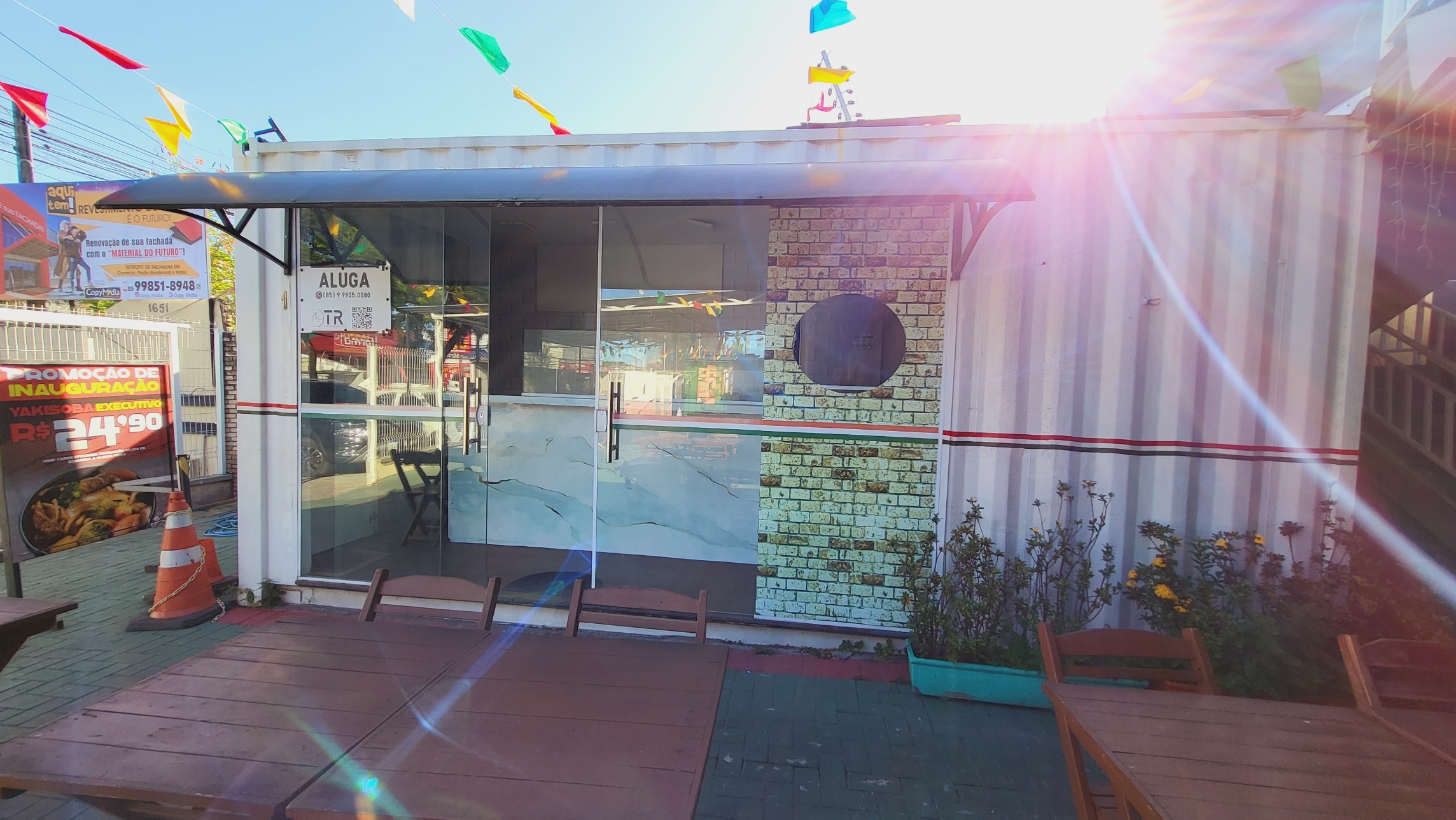 Loja em container na Oliveira Paiva (LJ 01)