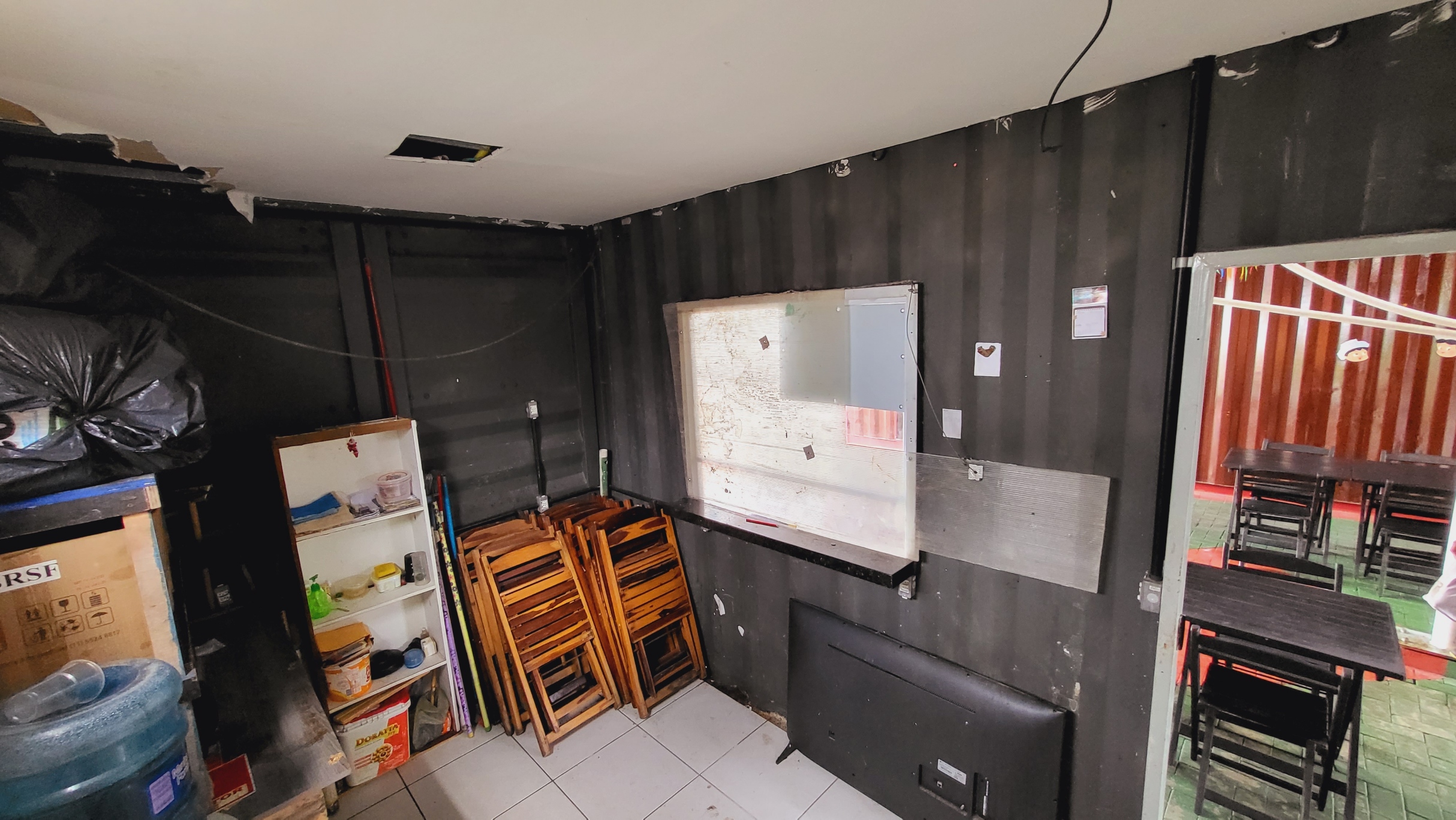 Loja em container na Oliveira Paiva (LJ 10)