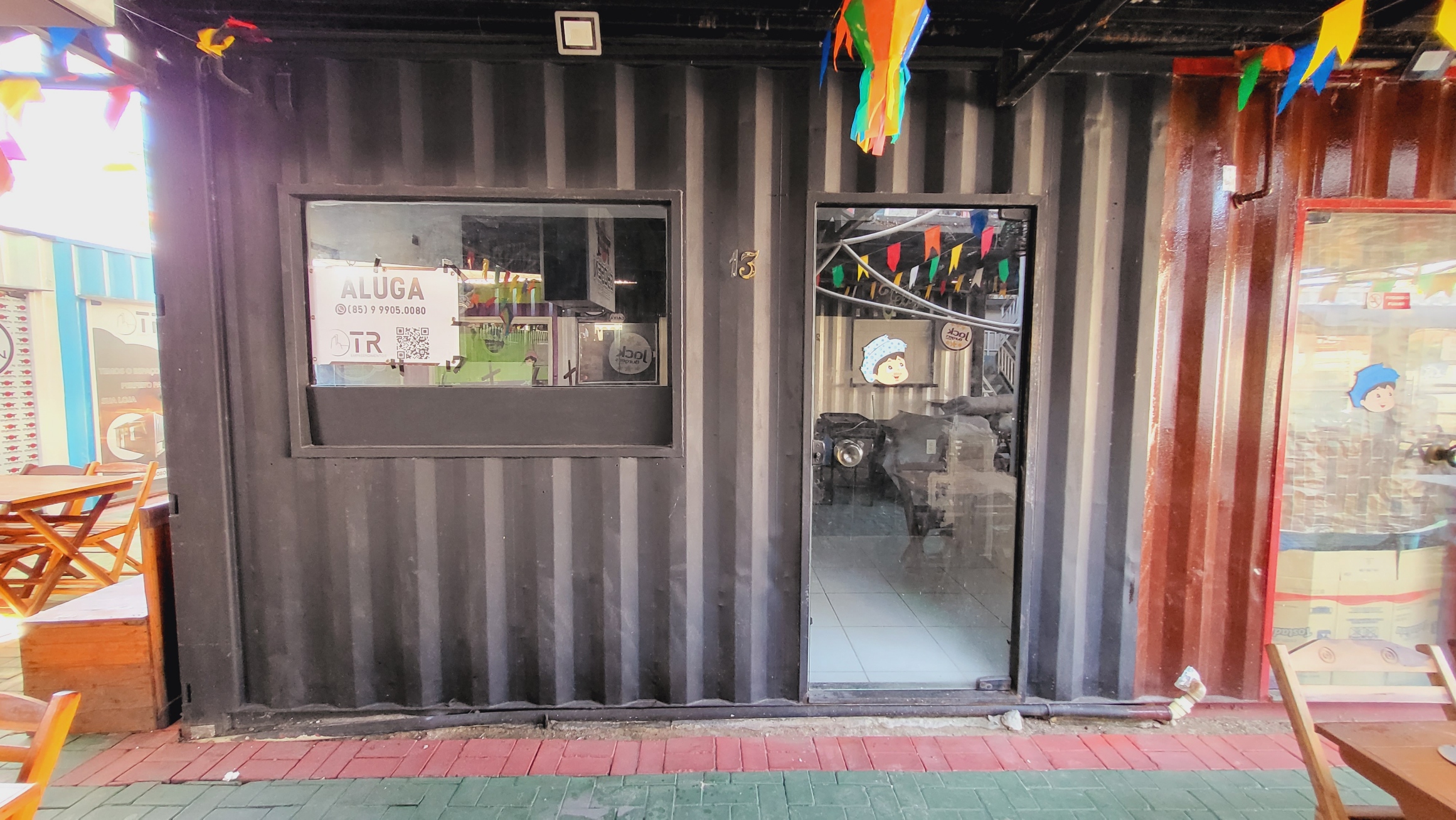 Loja em container na Oliveira Paiva (LJ 13B)