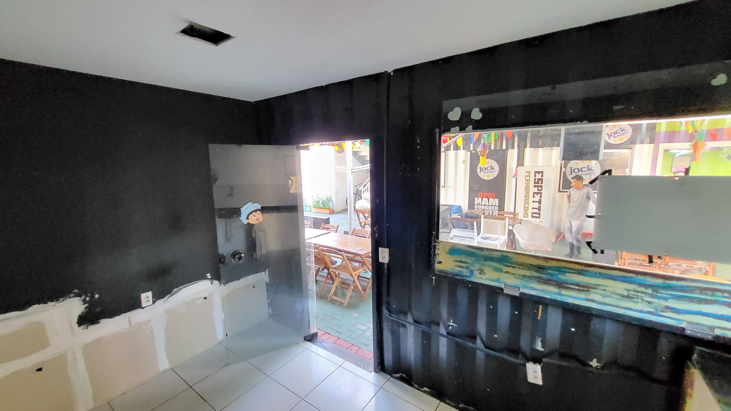 Loja em container na Oliveira Paiva (LJ 13B)