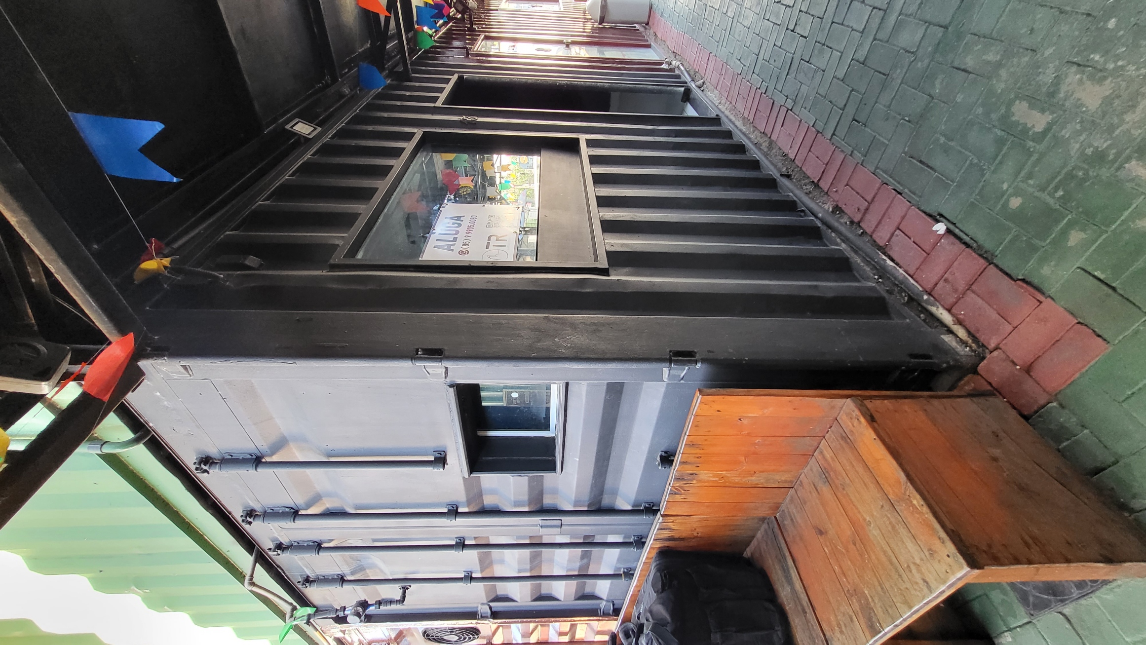 Loja em container na Oliveira Paiva (LJ 13B)