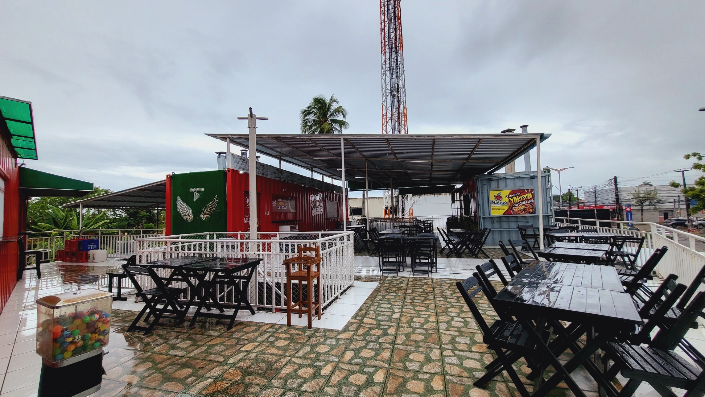 SHOPPING EM CONTAINER - AV. OLIVEIRA PAIVA