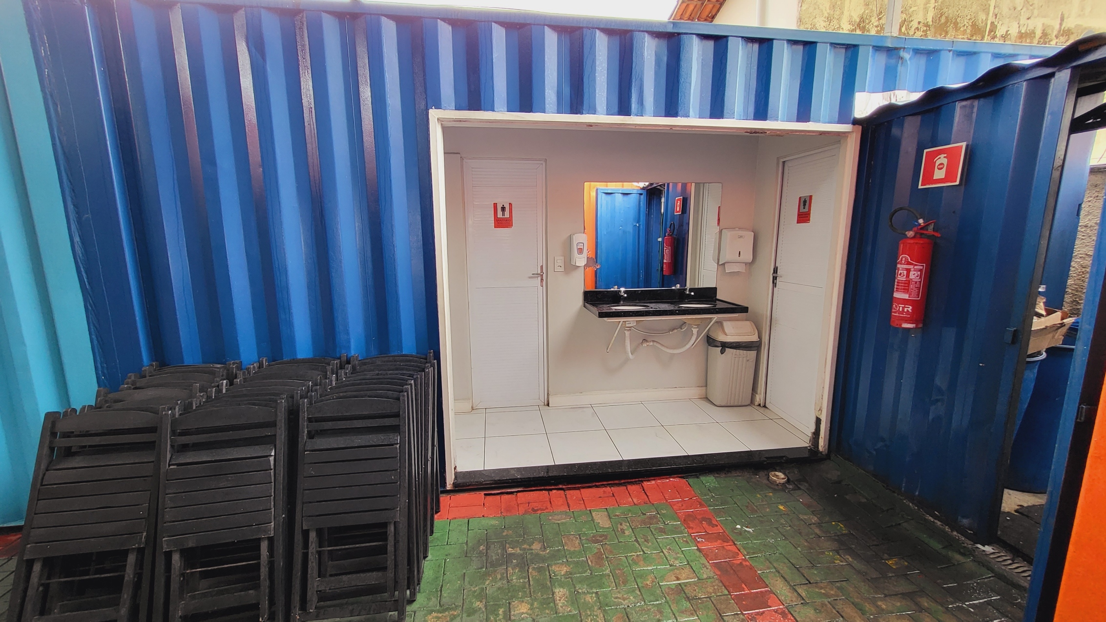 SHOPPING EM CONTAINER - AV. OLIVEIRA PAIVA