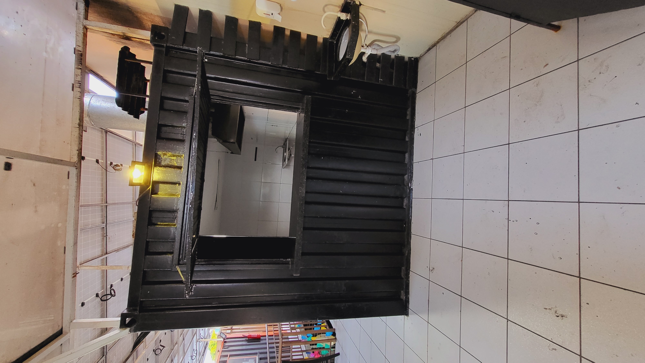 Loja em container no Lago Jacarey (LJ 105)