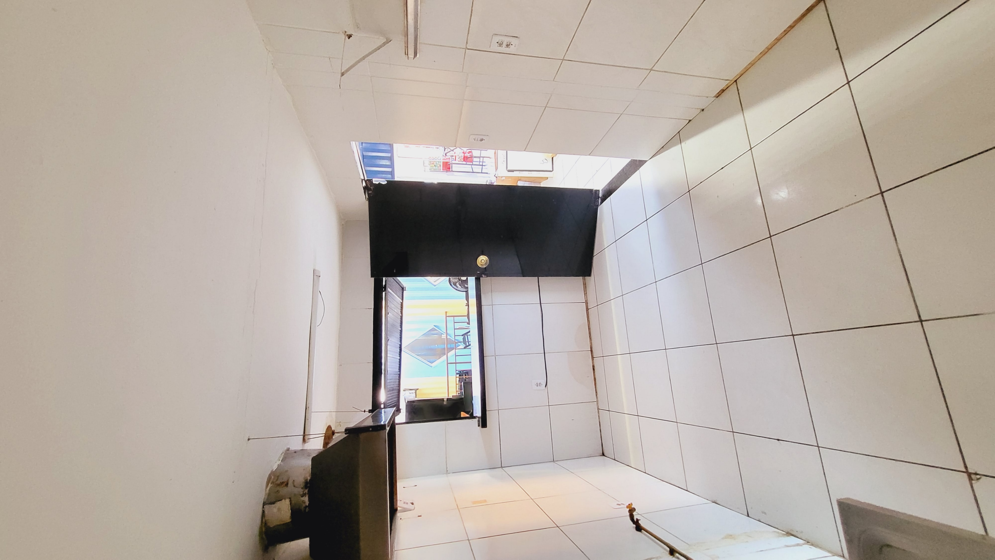 Loja em container no Lago Jacarey (LJ 105)