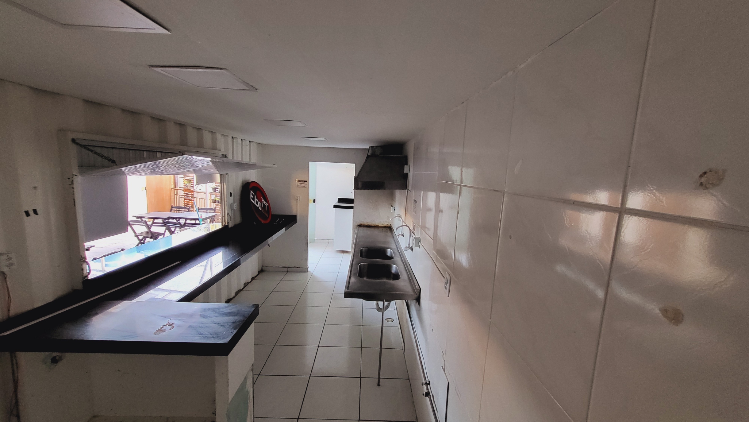 Loja em container no Lago Jacarey (LJ 104)