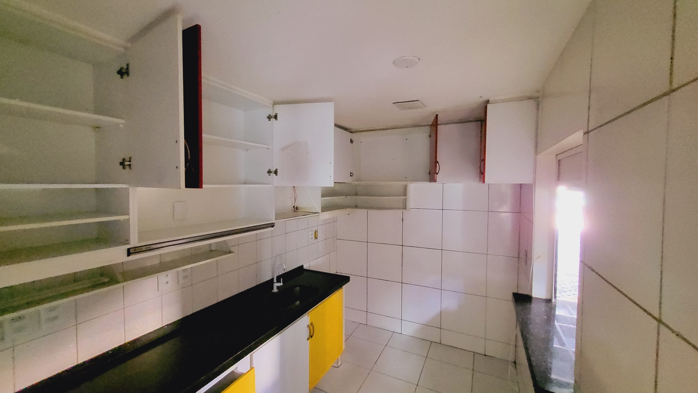 Loja em container no Lago Jacarey (LJ 05)