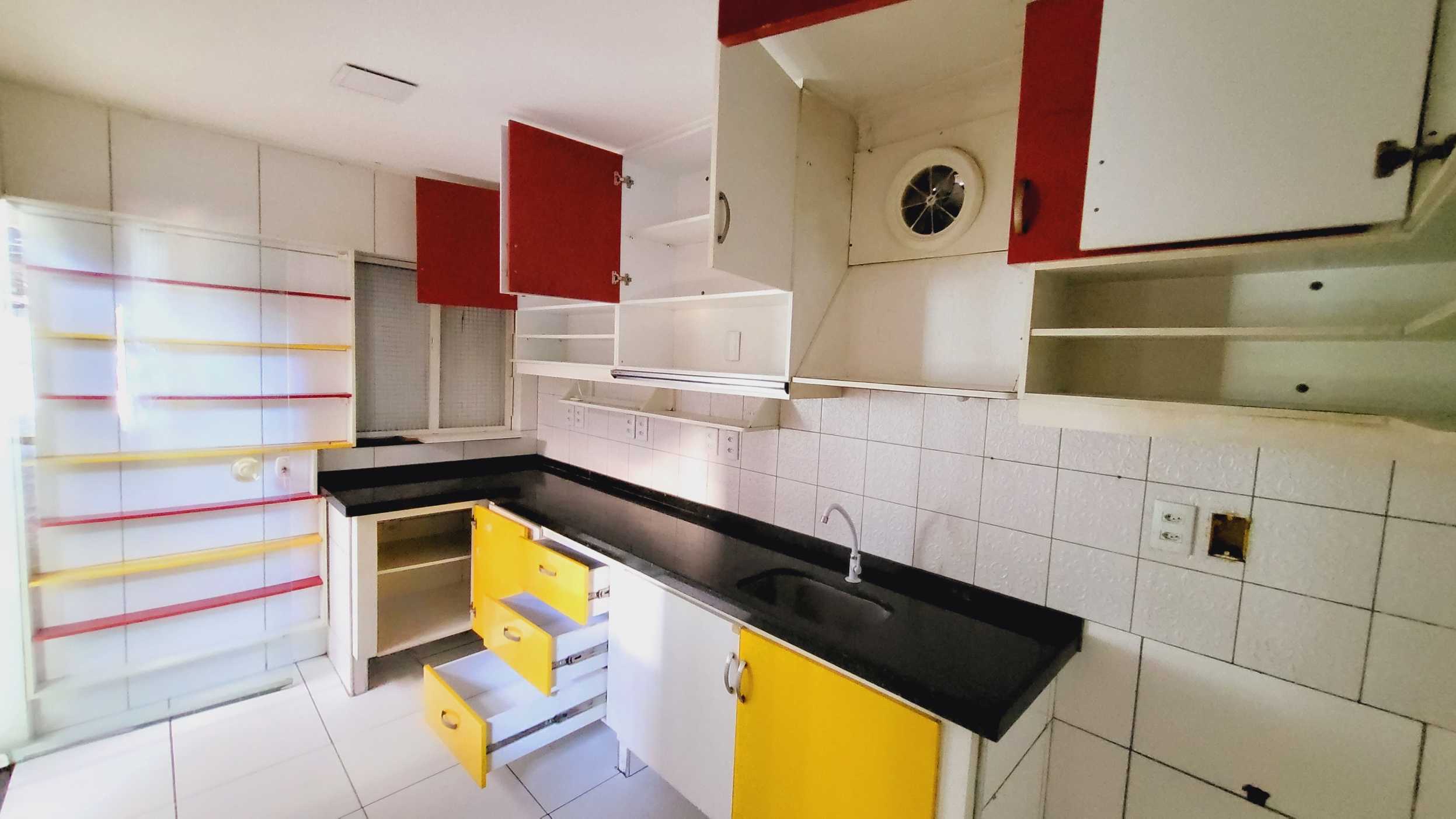 Loja em container no Lago Jacarey (LJ 05)