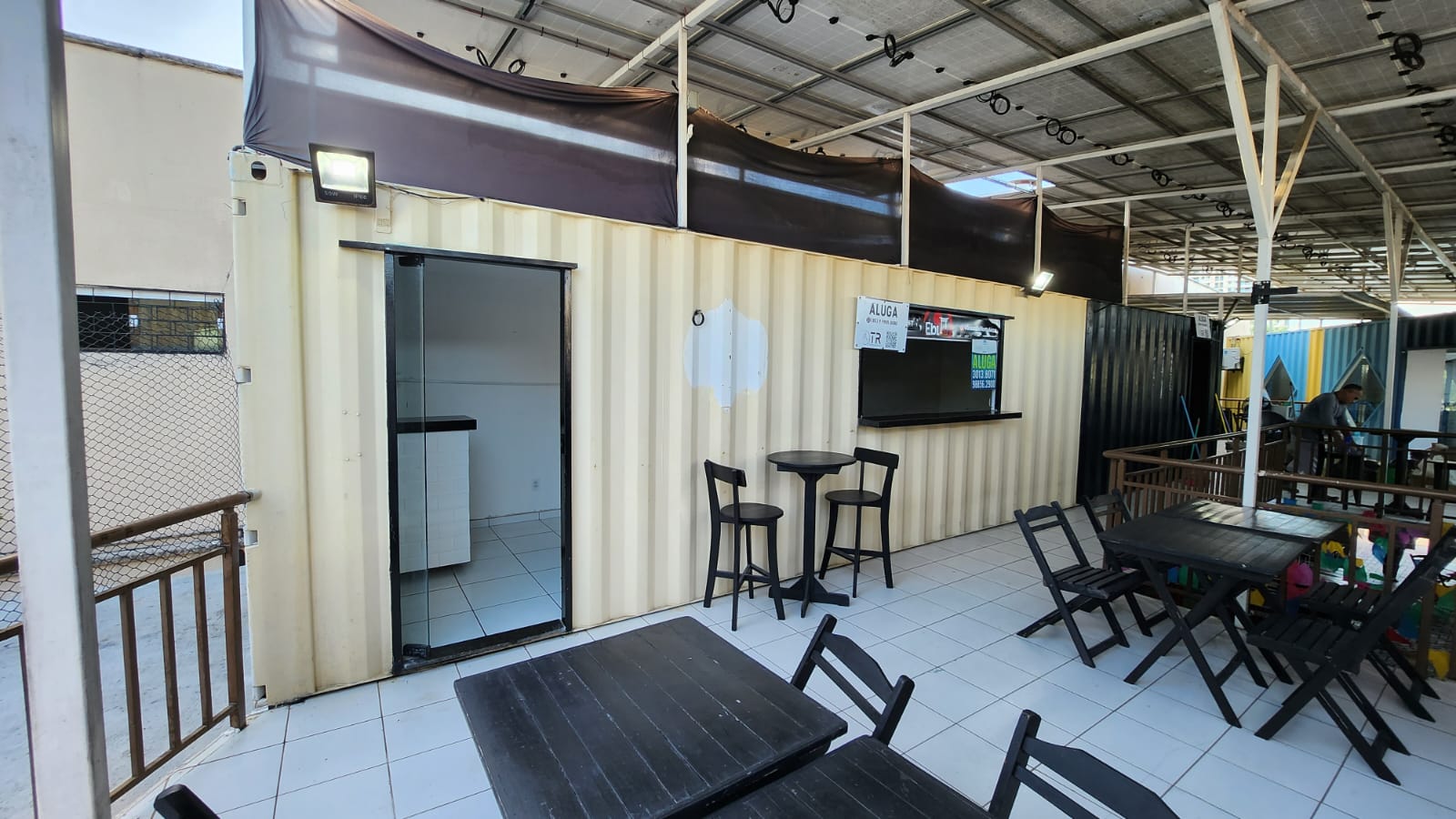 Loja em container no Lago Jacarey (LJ 104)