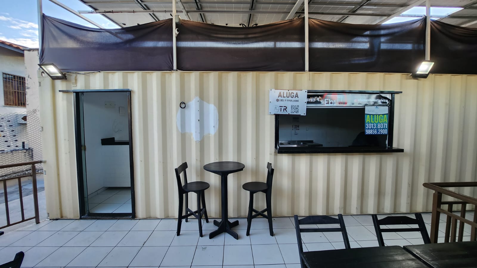 Loja em container no Lago Jacarey (LJ 104)